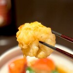 中国四川酒家 蔓山 - そしてイセエビ。 大型甲殻類独特の大ぶりな筋繊維ですが、思った以上に柔らかい。 片栗粉で表面を囲んで旨味たっぷり。