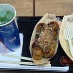 築地銀だこ - 料理写真:たこ焼き(8個入)715円 セットドリンク(メロンソーダ)253円!