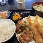 酒・肴 おまた - 海老フライ唐揚げ定食（ご飯小50円引き）