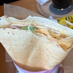カフェブーズ - チーズハンバーグ　単品600円(税込)   ※クレープ生地が、たっぷり