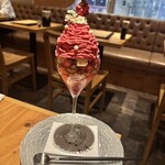 夜パフェ専門店 Parfaiteria beL - 苺ミルク嬢