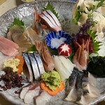 居酒屋 舞子 - 料理写真:刺身盛り合わせ（13種）