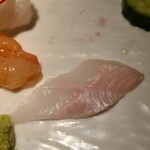 こきゅう 別邸 - ⑩真穴子(広島県豊島産)
            産卵は初夏～初秋、旬は夏～秋
            刺身で出すには泥抜きをしなければならず漁師の協力が不可欠
            甘みのある旨みが特徴でこちらではマスト
