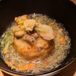 こきゅう 別邸 - ⑫里芋まんじゅう、舞茸載せ、生姜入り楚蟹〖ズワイガニ〗餡掛け(税込550円)
            煮里芋のペーストを丸めて揚げた里芋饅頭に生姜入り楚蟹餡を掛けてあり、良かった
            里芋の滑らかな食感と餡との組み合わせが○