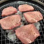 炭火焼肉 牛和鹿 - 