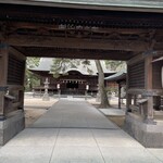 yohaku - 余白さんの東方に鎮座する売布神社はお参りの方が多いです。