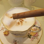 ラッソ - カプチーノ　８２０円のシナモンスティックのアップ　【　２０１５年２月　】