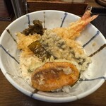 高橋家 - 小盛り天麩羅丼。これはてんやの圧勝でしょう。