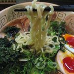 拉麺ノスゝメ 諭吉 - 魚介風味しょうゆらーめん（あっさり）の麺アップ(2015.02)