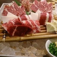馬桜 下通り店 - 特選馬刺し盛り2人前