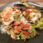 932東京霞が関 - 鶏もも肉バジルソースのオーブン焼き