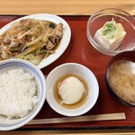 仙台市名坂食堂 - 料理写真:肉野菜炒め、冷奴、温泉卵