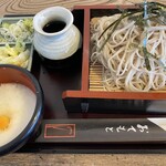 一水庵 - 料理写真:とろろそば。¥1,000円　単品のせいろは海苔なしですが、とろろにすると、海苔も"のり"ます。なんちゃって。爆