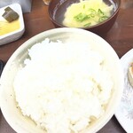 餃子のゆうた - ランチのごはんと卵スープ