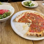 石窯ピッツァ＆旬野菜のイタリアン アルナッジョ - マリナーラピザ　
