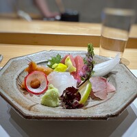 鮨まつうら - お刺身盛り合わせ・・変わらず盛り付けが美しい。