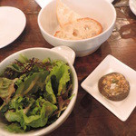 cafe,Dining&Bar 104.5 - ランチの前菜・サラダ・パン