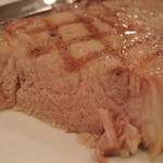 和豚もち豚肩ロースのロースト　断面