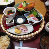 季節の魚と釜飯 魚信 - 花かご御膳１，５４０円（税抜）