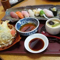 季節の魚と釜飯 魚信 - 寿司天ぷら膳１，４２０円（税抜）