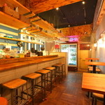 Me Chablis - 1階はカウンターとテーブル席!!