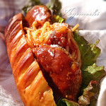 ラ・ディッシュ - ハンバーグとナポリタン入りのパン