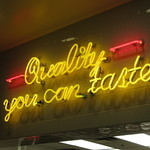 IN-N-OUT BURGER - ネオンサインに偽り無し