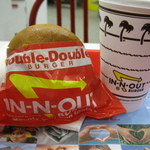 IN-N-OUT BURGER - ダブルダブル ＄3.55