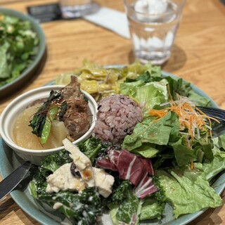 エムズマーケット デリカテッセン&ダイナー_0