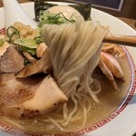 Rock’anDo - 特製生姜そば　麺を持ち上げ　いざ実食1