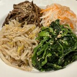 肉のひぐち直営焼肉 安福 - ナムルの盛り合わせ