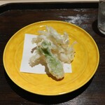 礒田 - 白魚、たらの芽の天ぷら
