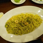 鎌倉パスタ - ぷりぷり海老とアボカドのジェノベーゼ
            ペコリーノ添え