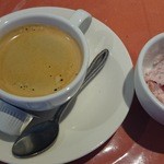 ビッレリア バブルクラフト - 爽やかな甘さのとちおとめ苺のジェラート、濃いコーヒー