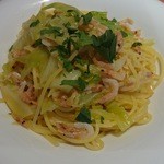 ビッレリア バブルクラフト - 抜群の茹で具合と塩加減、桜海老とキャベツのアンチョビオイルスパゲッティ900円