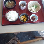 煮魚定食の“定食“”