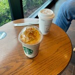 スターバックスコーヒー - ドリンク写真:窓際の席で乾杯！！