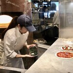 DON CONA CONERY - ピザを作ってるとこ