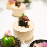 ラ・ヴァガボンド - ホタルイカのテリーヌに、イカスミをつけた黒い揚げパン粉