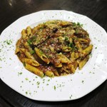 ファッティーズ - 和牛すね肉の赤ワイン煮込みとペンネ　