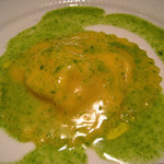 アロマフレスカ - じゃがいもを詰めたラヴィオリ　軽いバジリコソース