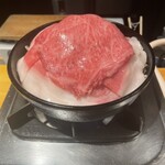 KANEGURA - まずはもやしを肉で覆ってドーム状にして火にかける