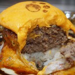 はんばーぐ&おむらいすのお店 いくら - 断面、なかなか難しい。。
