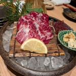 磯一 - 霜降り馬刺し2,068円