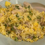 餃子屋 社領 - 鶏チャーハン 税込590円（R7.12時点）
