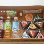 ディオ - ドリンク写真:お茶と水合わせて４本とおにぎり８個で (税抜)計886円→(税込)957円 (2026.03.22)