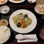 台湾料理 福しん楼 - 料理写真:八宝菜ランチ(日替わりは950円)通常1050円