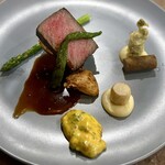 Cuisine Francaise La Chance - お肉料理 松阪牛のグリルとタラの芽とフリット 筍とニラのベアルネーズソースと山椒風味のジュ・ド・ブフ