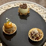 Cuisine Francaise La Chance - 開胃菜：野兔塔、真鯖魚肉醬與斯佩爾特小麥塔，搭配煎茶與黑芝麻奶油