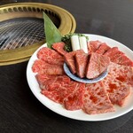焼肉たらふく - 【名物】黒毛和牛5種盛　￥4,980（税込￥5,478）